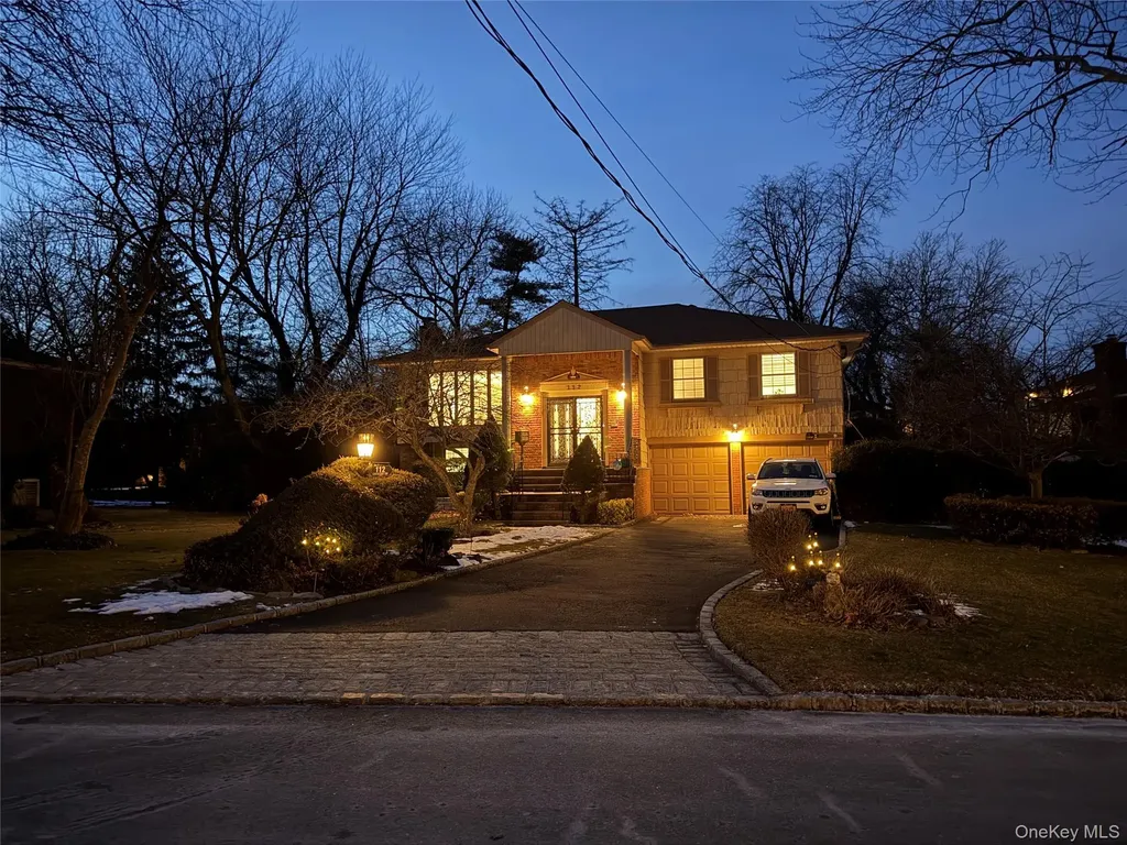 112 Crescent Drive Searingtown NY 11507