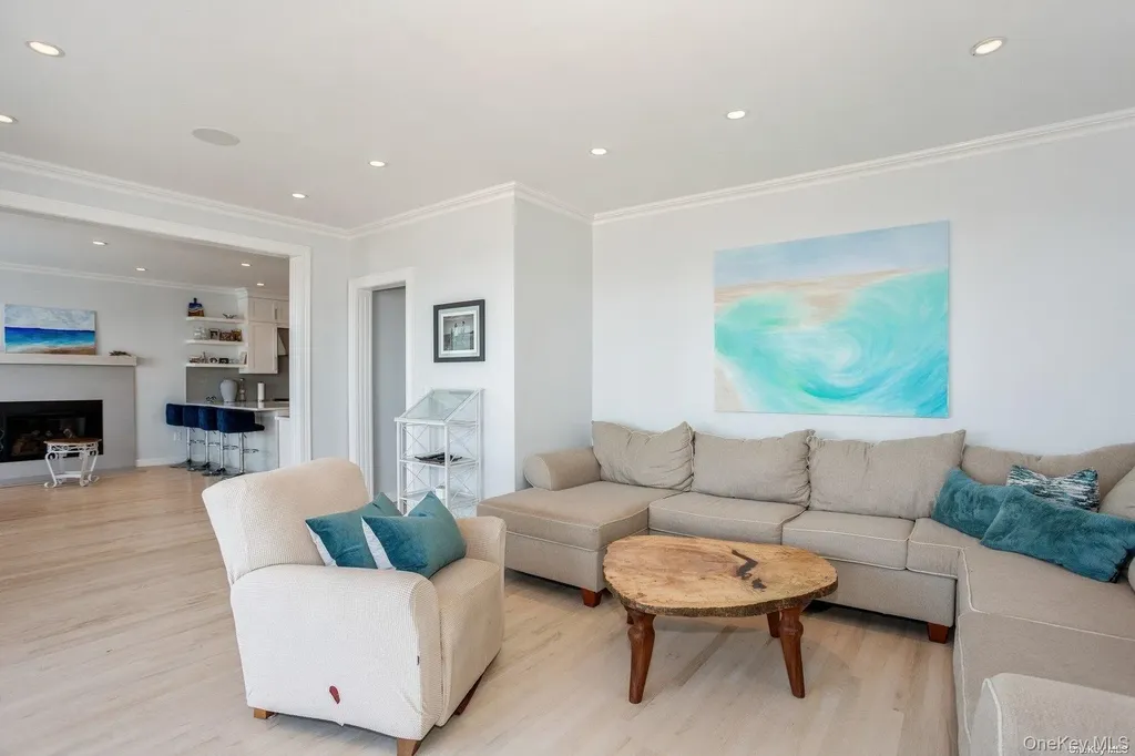 676 Dune Road Westhampton Dunes NY 11978