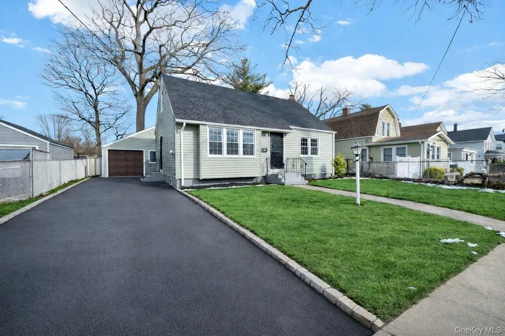 450 Rhodes Lane West Hempstead NY 11552