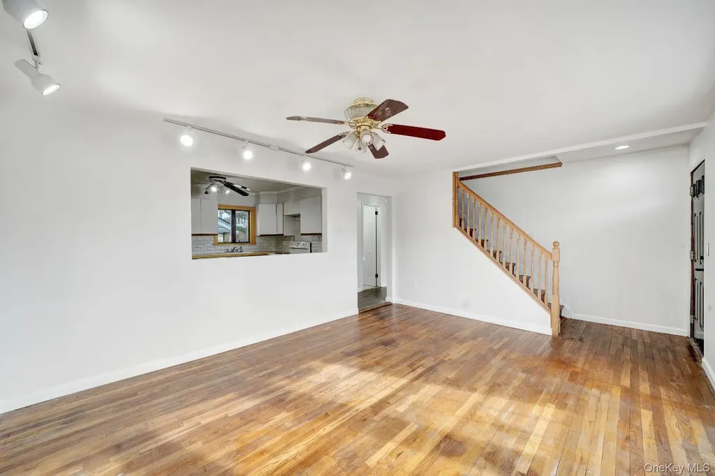 450 Rhodes Lane West Hempstead NY 11552