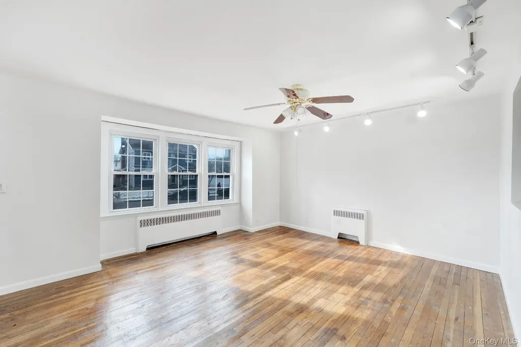 450 Rhodes Lane West Hempstead NY 11552