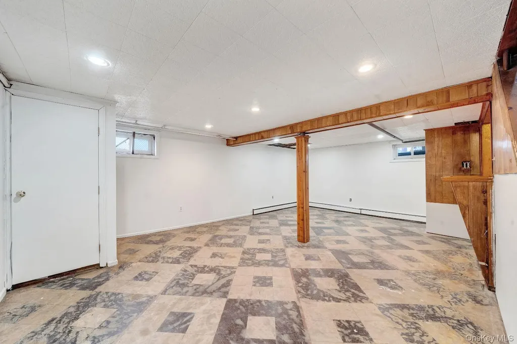 450 Rhodes Lane West Hempstead NY 11552