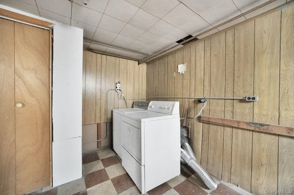 450 Rhodes Lane West Hempstead NY 11552