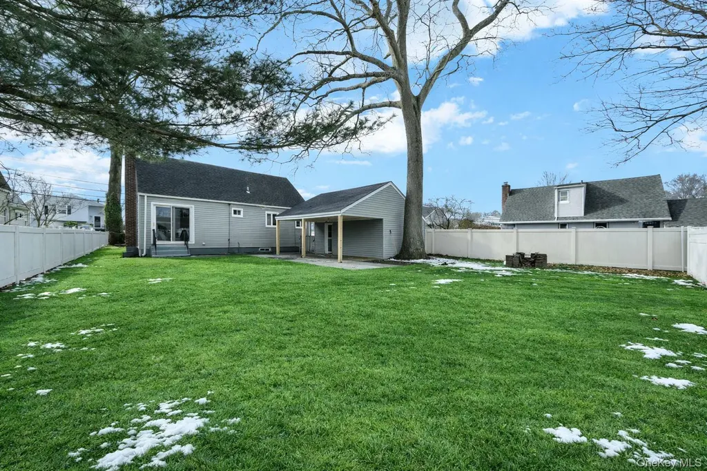 450 Rhodes Lane West Hempstead NY 11552
