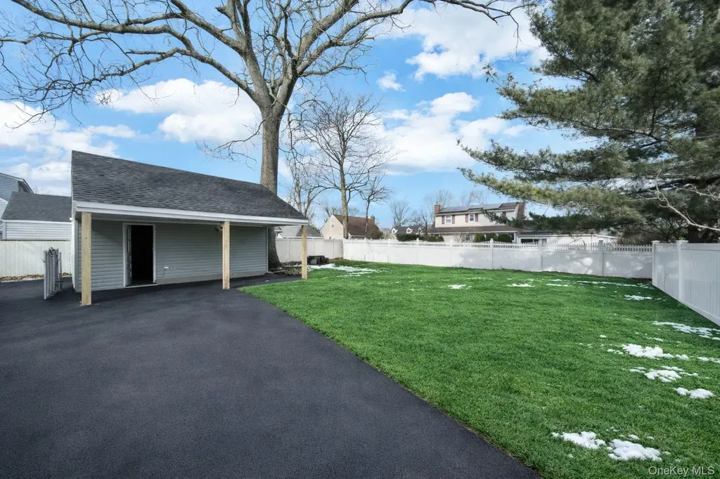 450 Rhodes Lane West Hempstead NY 11552