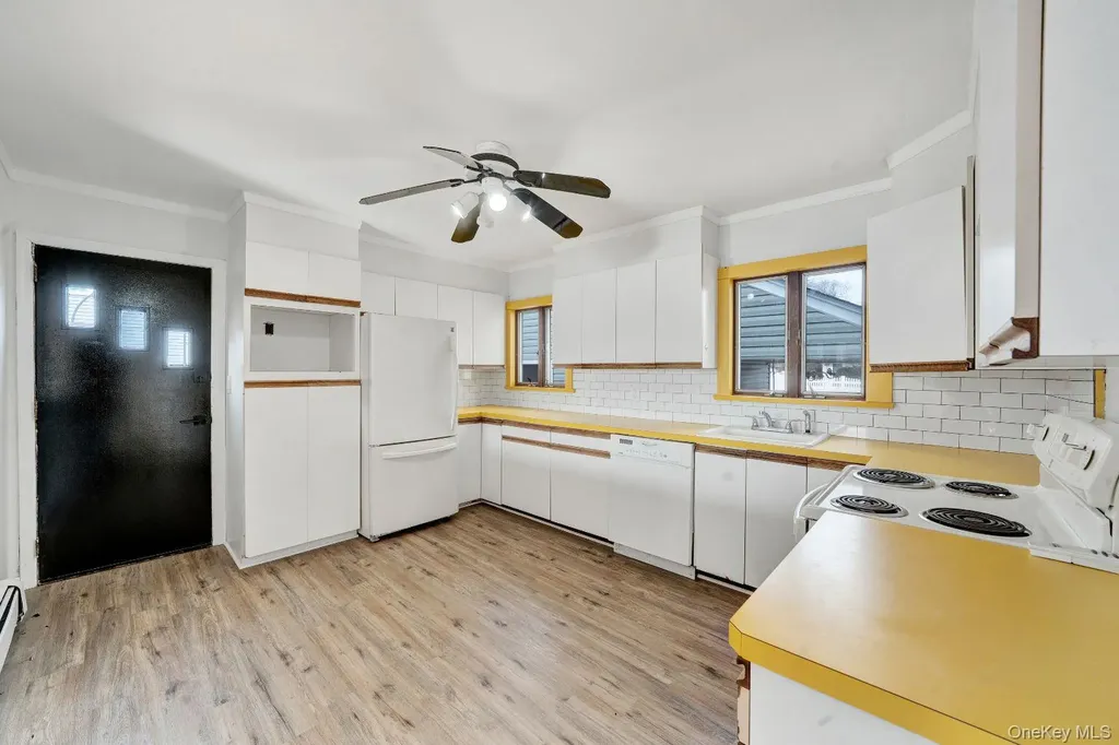 450 Rhodes Lane West Hempstead NY 11552