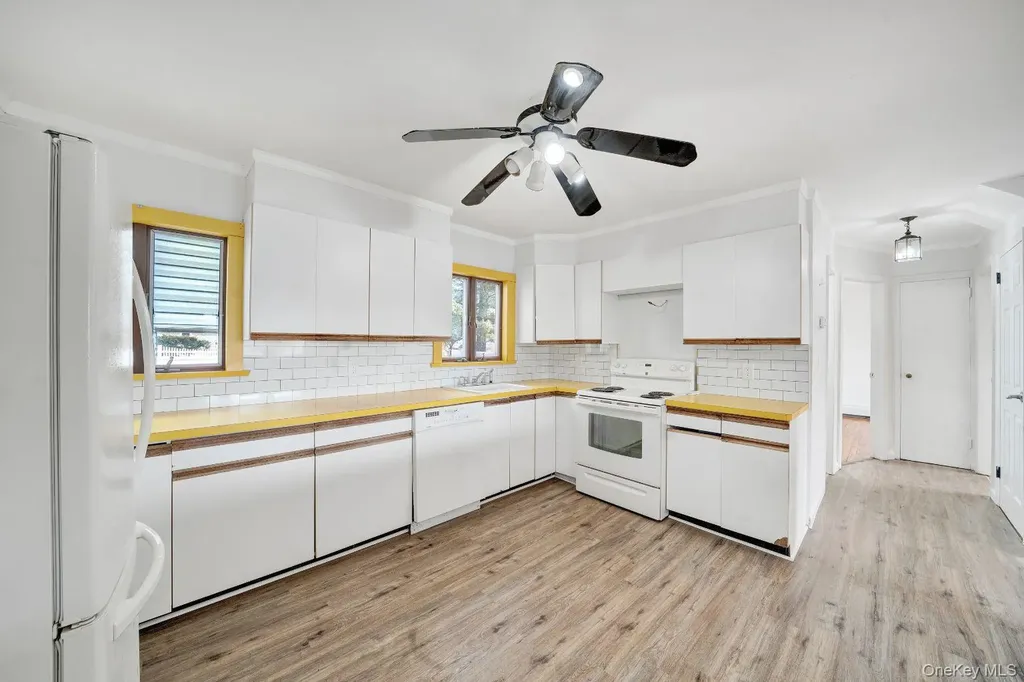 450 Rhodes Lane West Hempstead NY 11552
