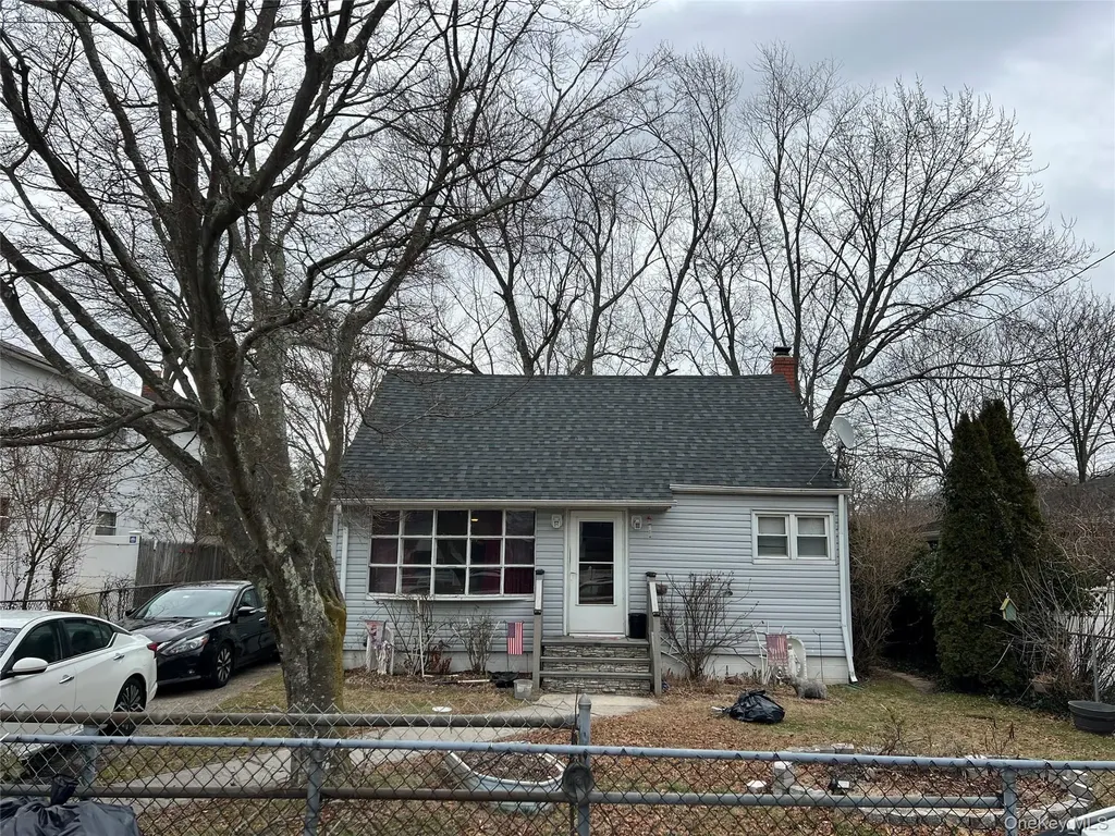 25 Gores Drive Mastic NY 11950