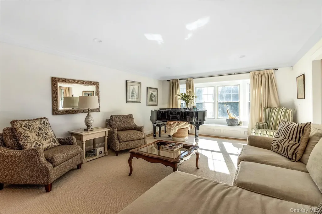 435 Luptons Point Road Mattituck NY 11952