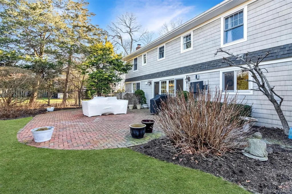 435 Luptons Point Road Mattituck NY 11952