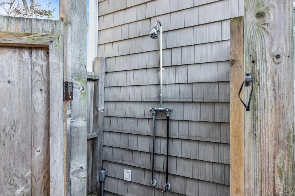 435 Luptons Point Road Mattituck NY 11952