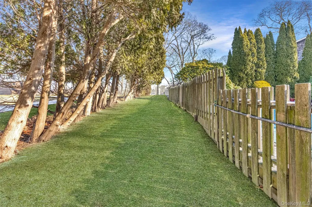 435 Luptons Point Road Mattituck NY 11952