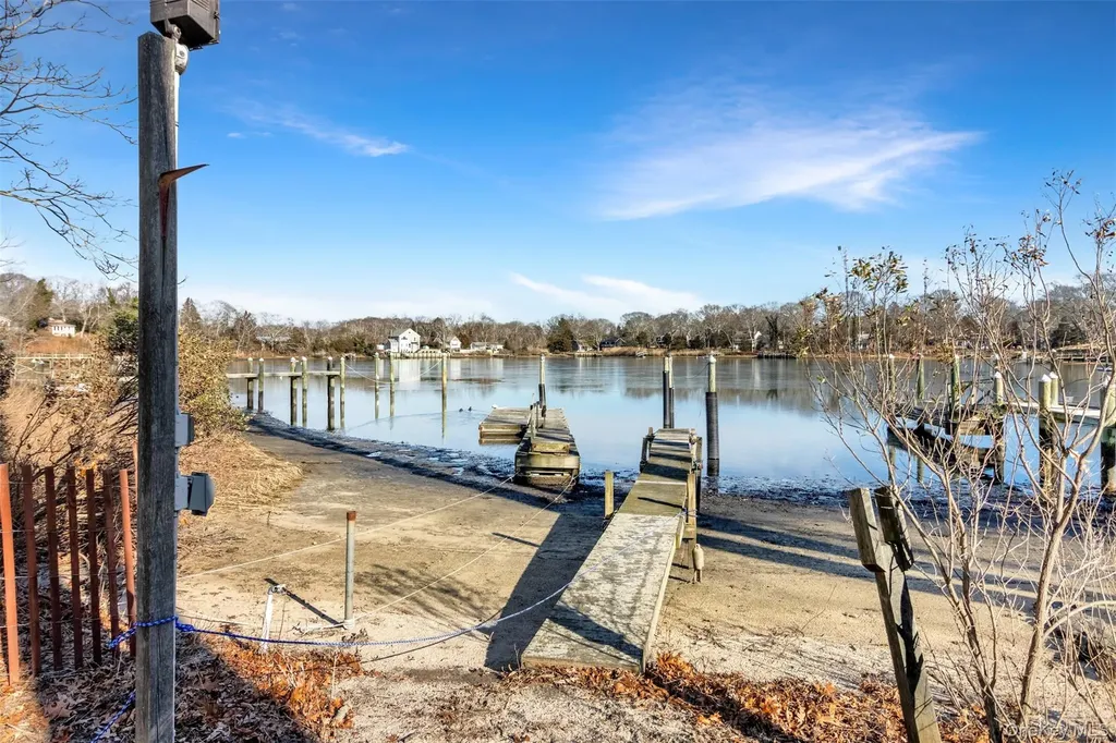 435 Luptons Point Road Mattituck NY 11952