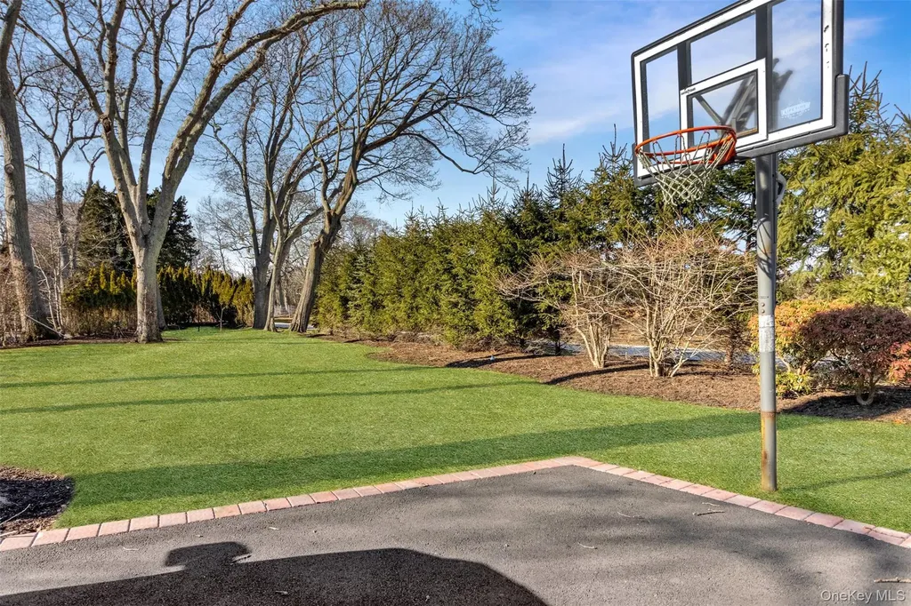435 Luptons Point Road Mattituck NY 11952