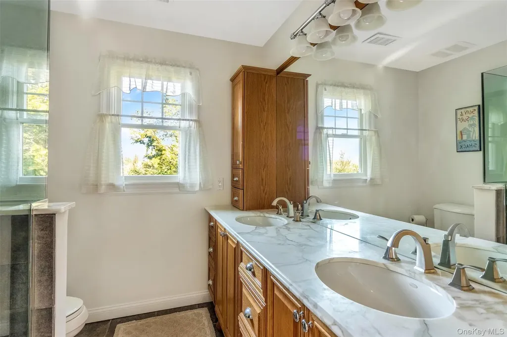 435 Luptons Point Road Mattituck NY 11952
