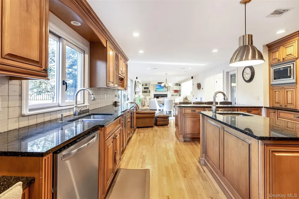 435 Luptons Point Road Mattituck NY 11952