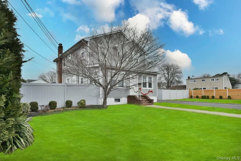 116 15th Avenue West Babylon NY 11704