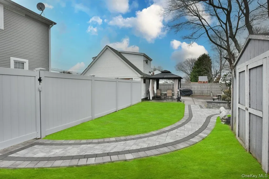 116 15th Avenue West Babylon NY 11704
