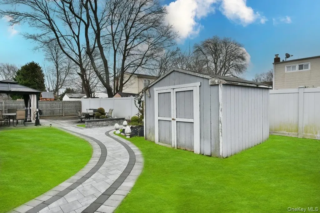 116 15th Avenue West Babylon NY 11704