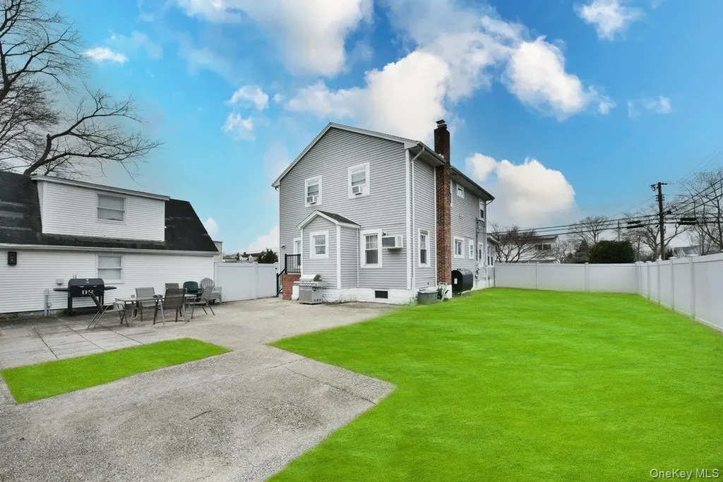 116 15th Avenue West Babylon NY 11704