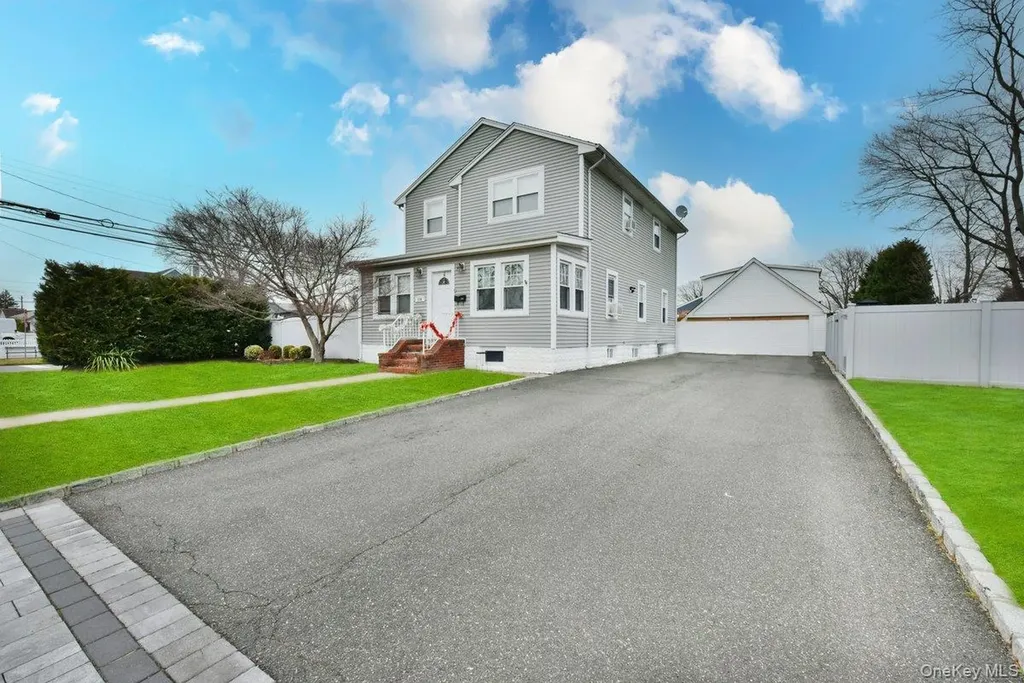 116 15th Avenue West Babylon NY 11704
