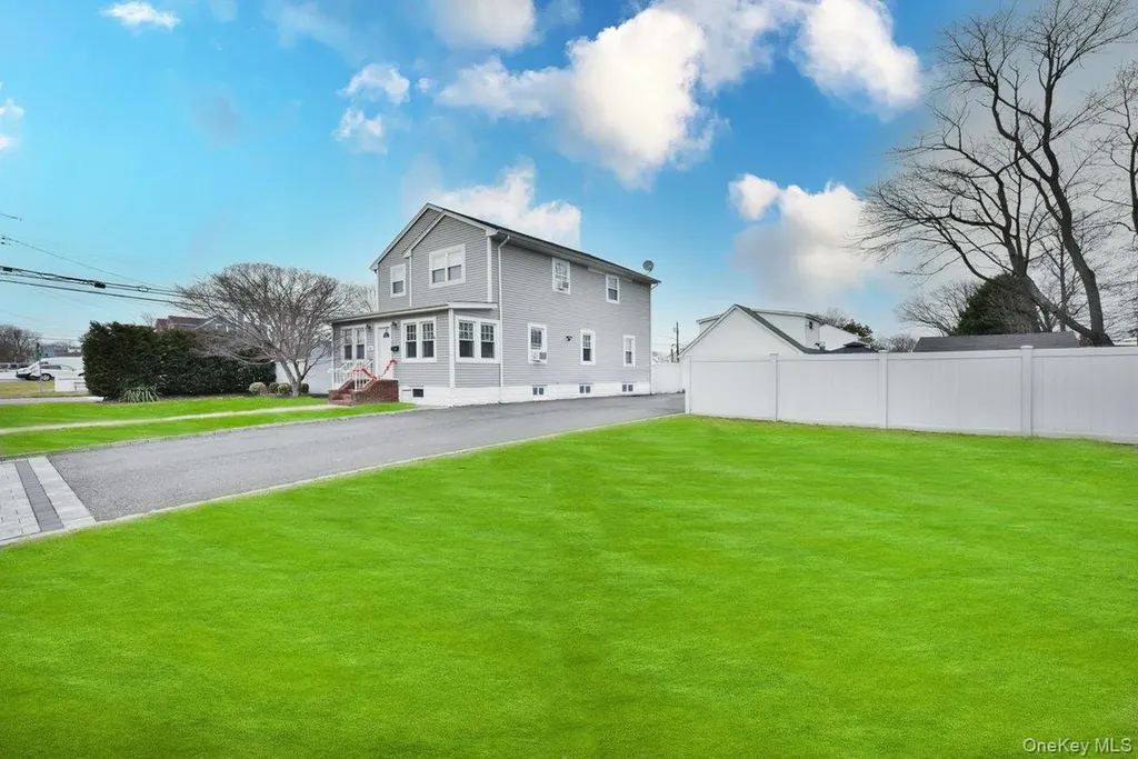 116 15th Avenue West Babylon NY 11704