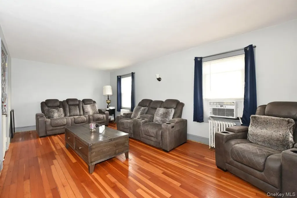 116 15th Avenue West Babylon NY 11704