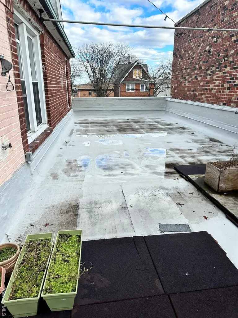 77-02 164th Street Fresh Meadows NY 11366