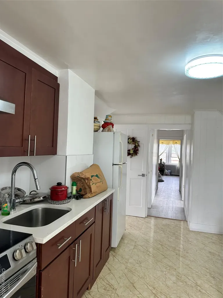 77-02 164th Street Fresh Meadows NY 11366