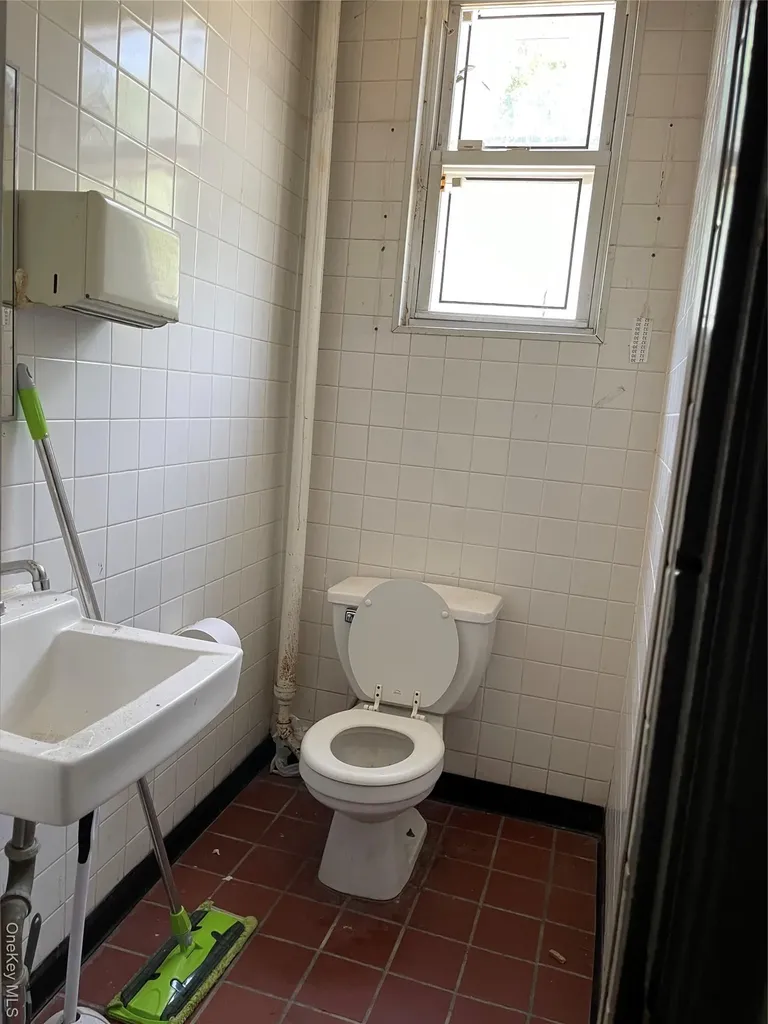 77-02 164th Street Fresh Meadows NY 11366