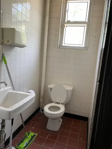 77-02 164th Street Fresh Meadows NY 11366