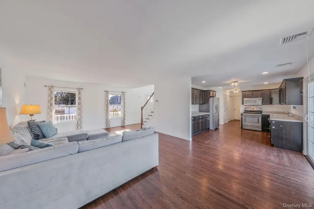 4 Danamarie Lane East Patchogue NY 11772