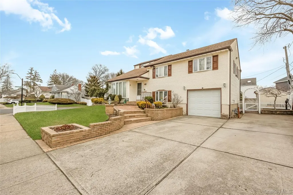 49 Amherst Drive Massapequa NY 11758