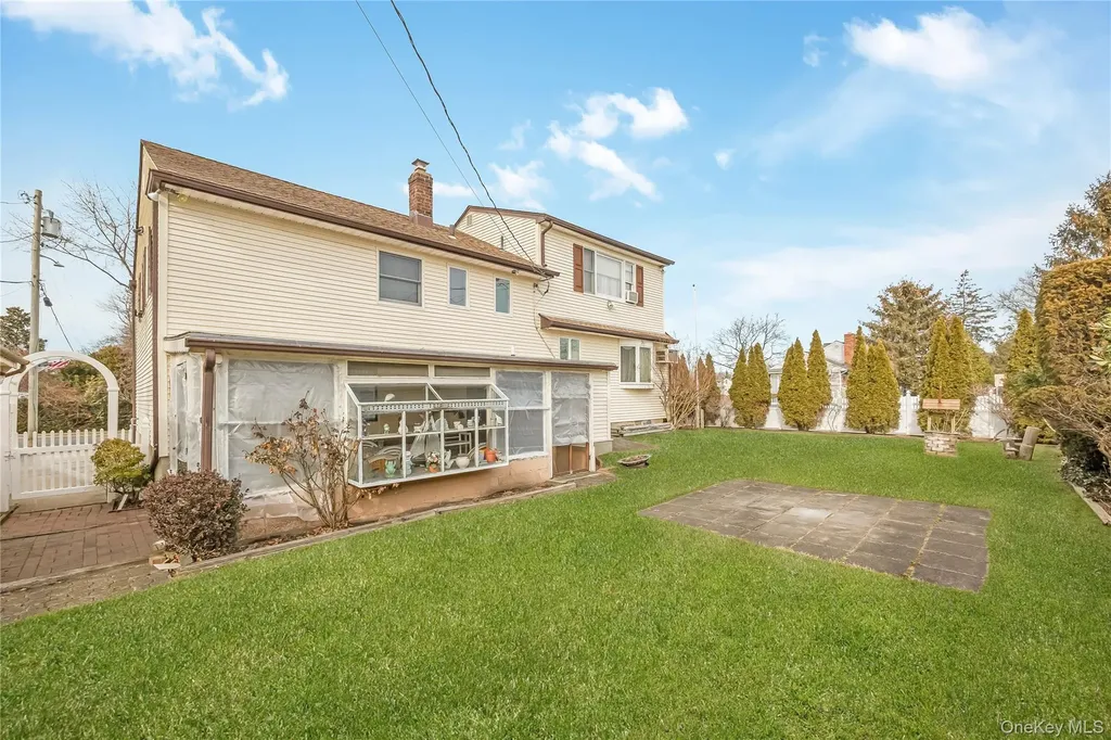 49 Amherst Drive Massapequa NY 11758