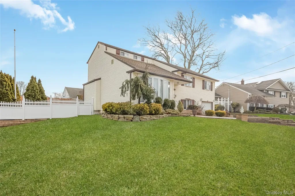 49 Amherst Drive Massapequa NY 11758