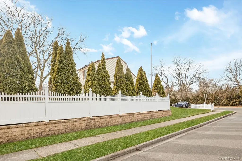 49 Amherst Drive Massapequa NY 11758
