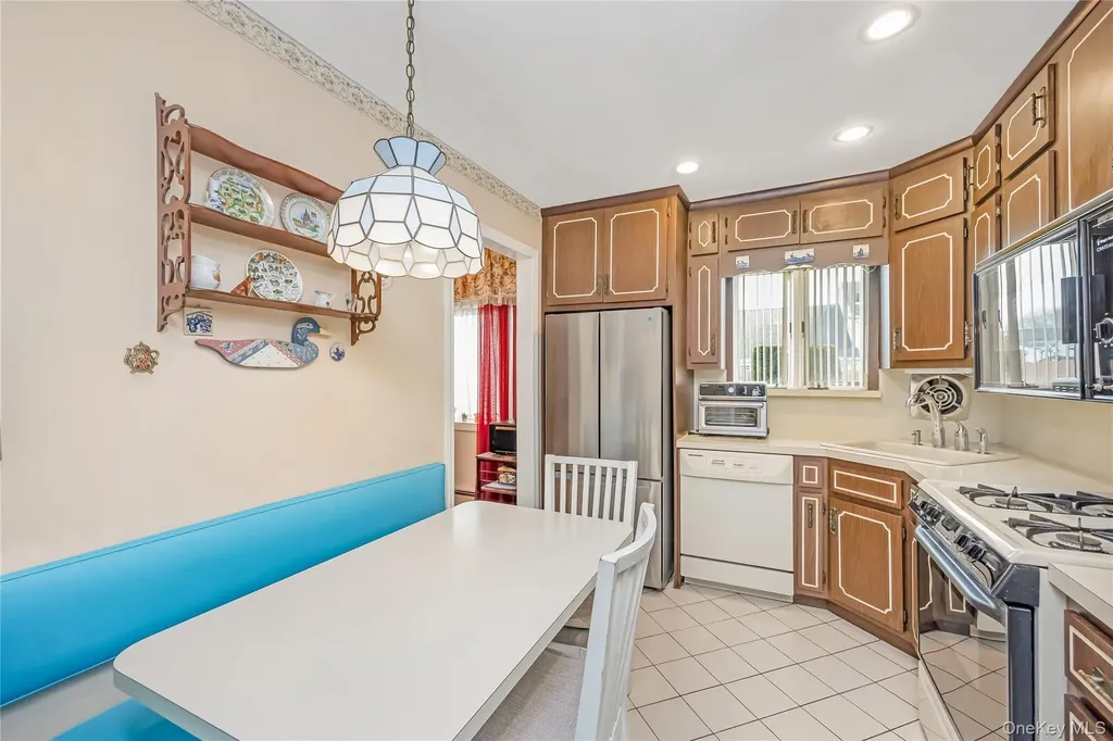 49 Amherst Drive Massapequa NY 11758