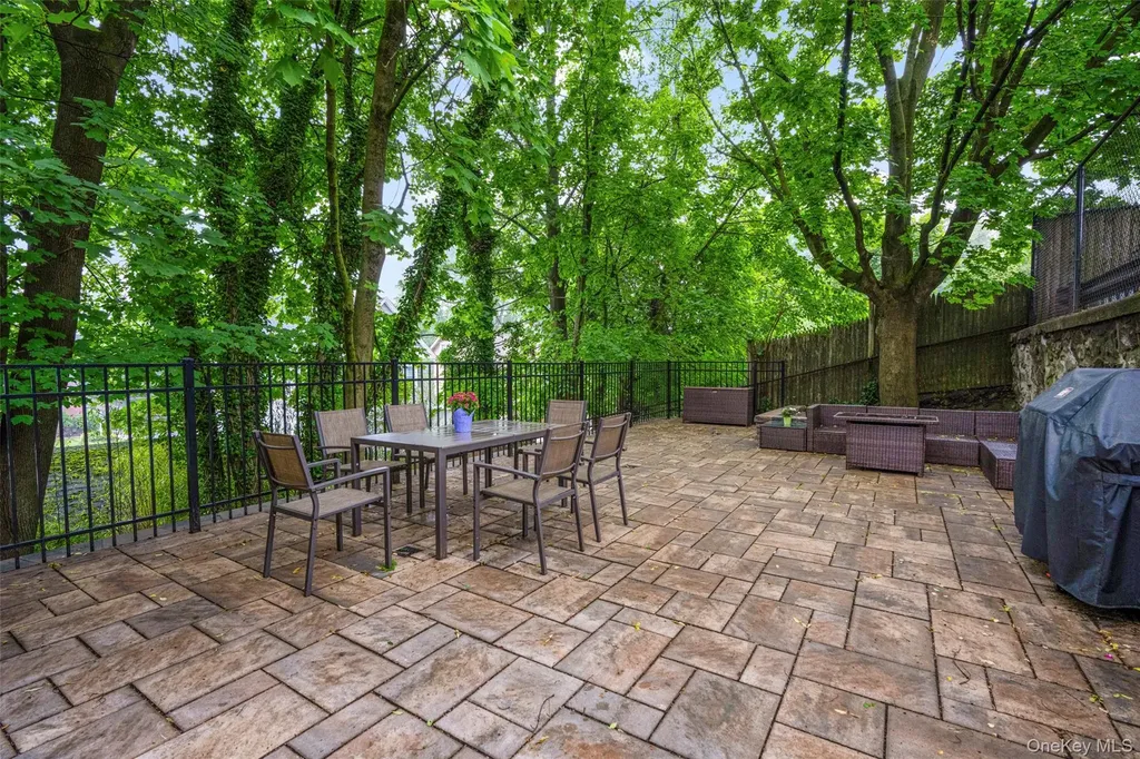 412 Munro Avenue Mamaroneck NY 10543