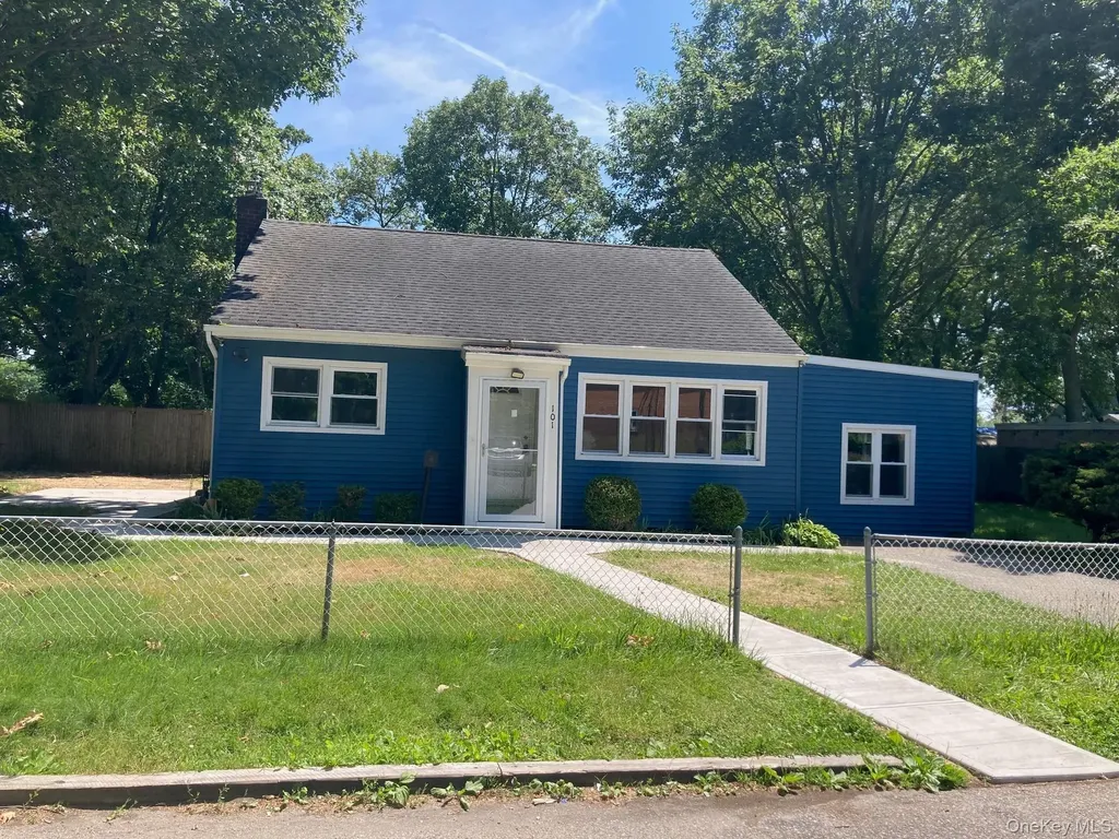 101 48th Street Lindenhurst NY 11757