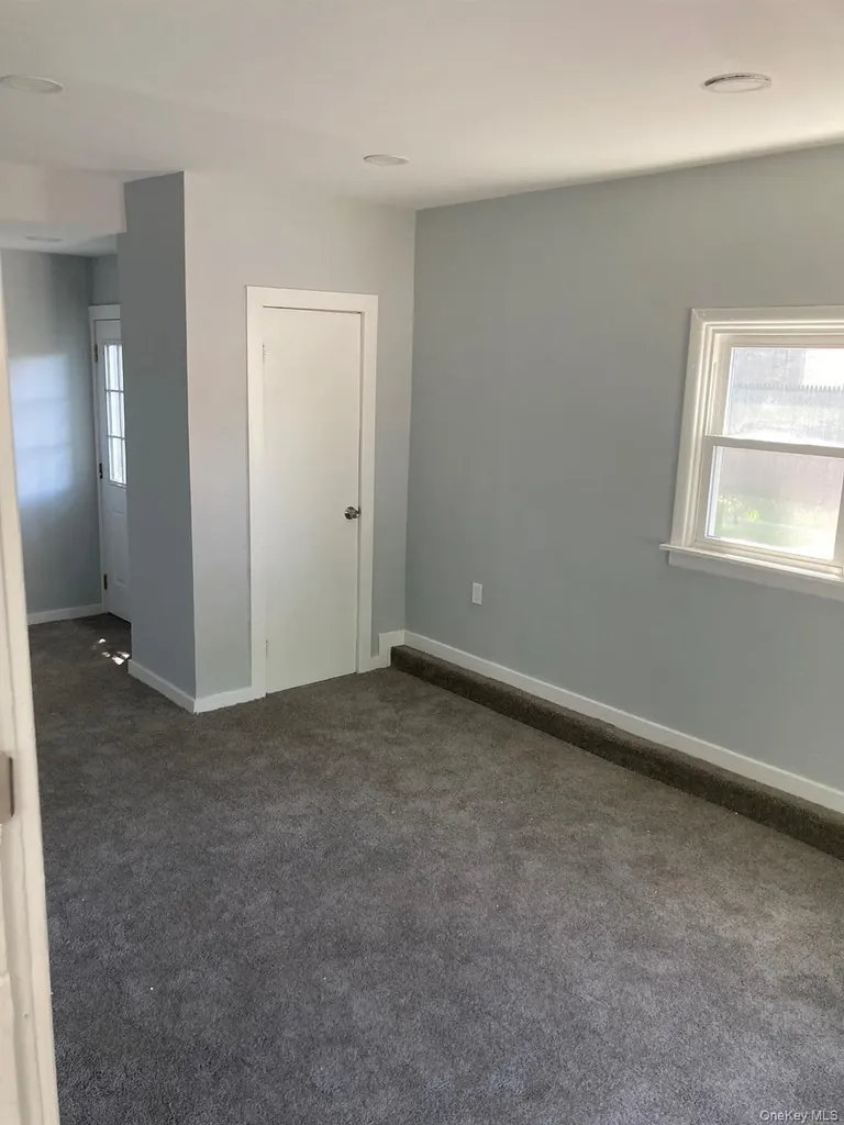 101 48th Street Lindenhurst NY 11757