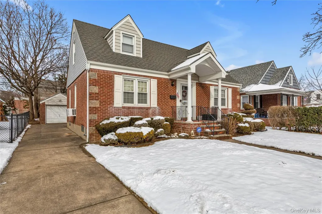 45 Sylvia Lane New Hyde Park NY 11040