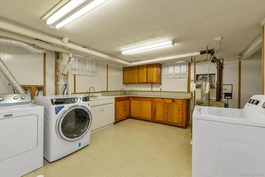 45 Sylvia Lane New Hyde Park NY 11040