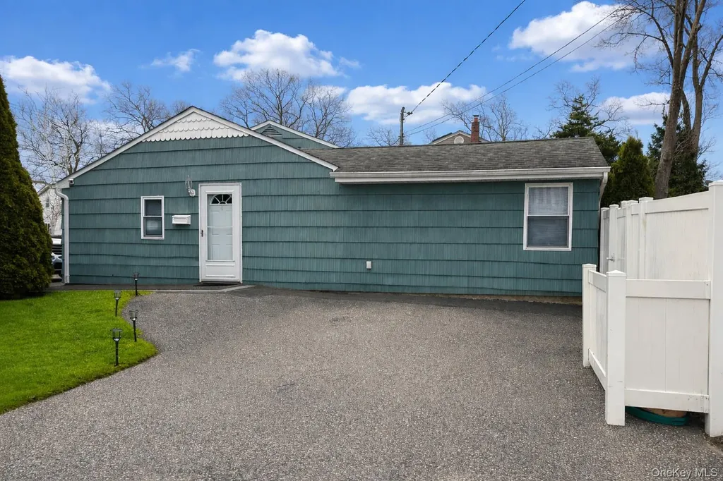 34 Beach Street West Islip NY 11795