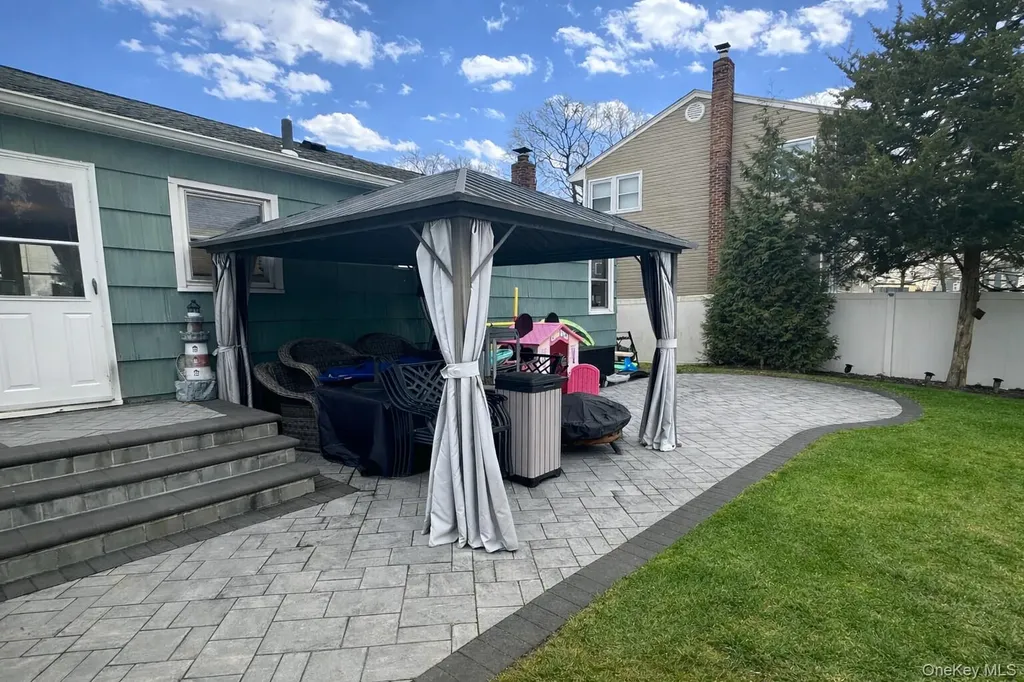 34 Beach Street West Islip NY 11795
