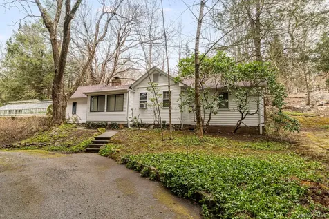 549 Croton Lake Road Bedford Corners NY 10549