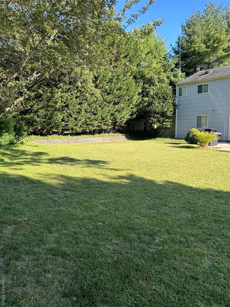 5 Haiti Lane Coram NY 11727