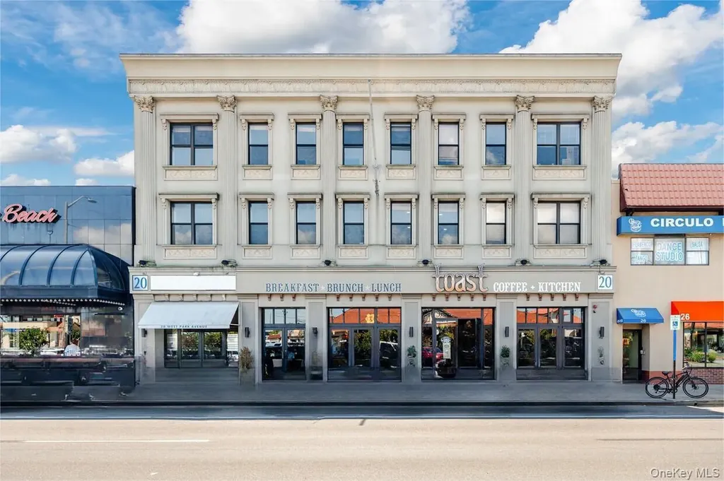 20 Park W Long Beach NY 11561