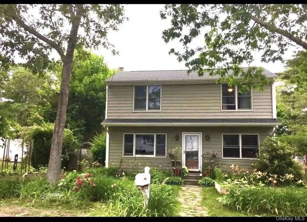 8 Ocean Avenue Hampton Bays NY 11946