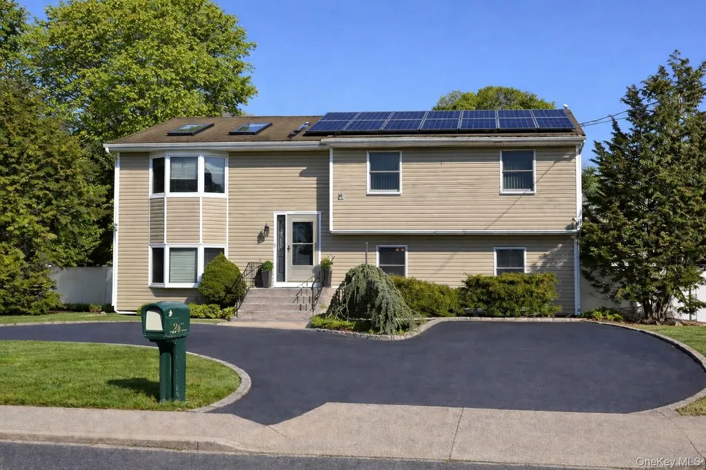 263 N Bicycle Path Selden NY 11784