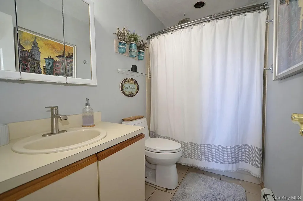 263 N Bicycle Path Selden NY 11784